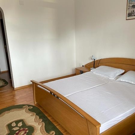 Casa "Ierusalim-Hozeva-Hozeva" Pensionat Minastirea Neamt Exteriör bild