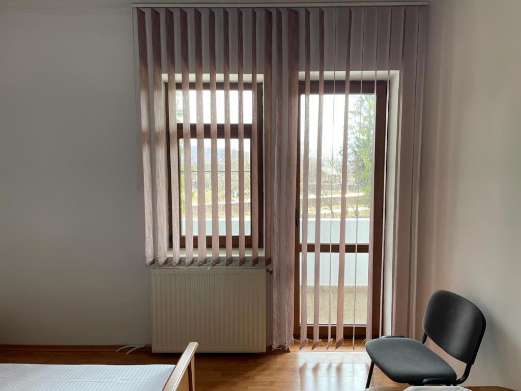 Casa "Ierusalim-Hozeva-Hozeva" Pensionat Minastirea Neamt Exteriör bild