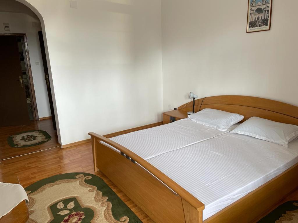 Casa "Ierusalim-Hozeva-Hozeva" Pensionat Minastirea Neamt Exteriör bild