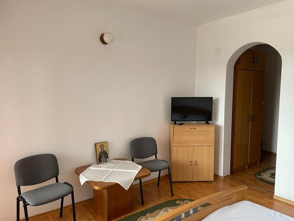 Casa "Ierusalim-Hozeva-Hozeva" Pensionat Minastirea Neamt Exteriör bild
