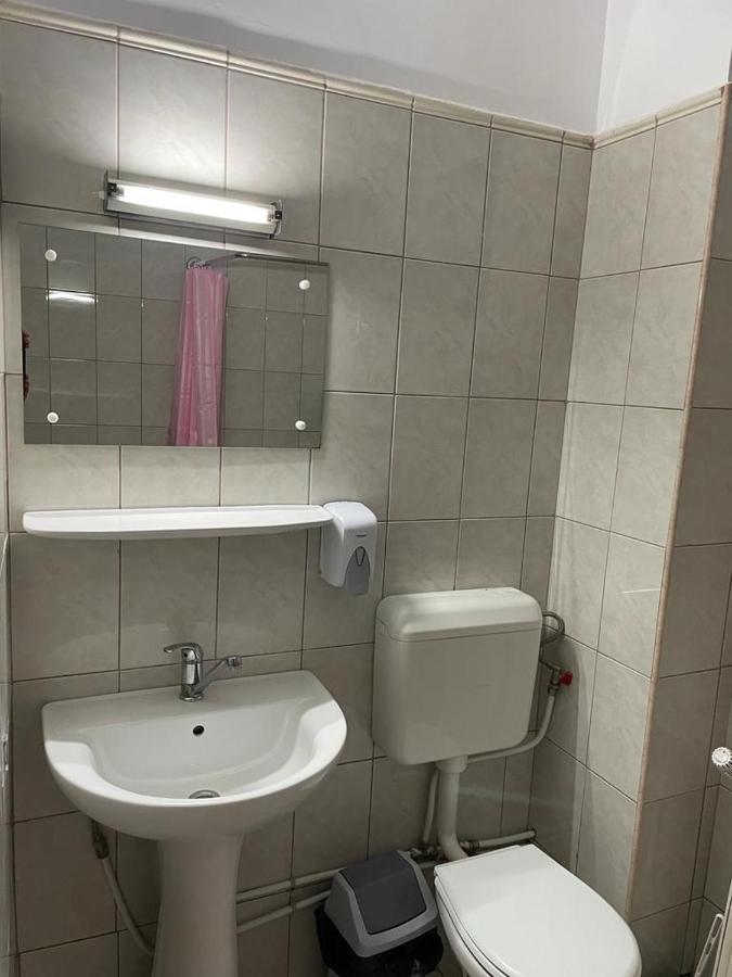 Casa "Ierusalim-Hozeva-Hozeva" Pensionat Minastirea Neamt Exteriör bild
