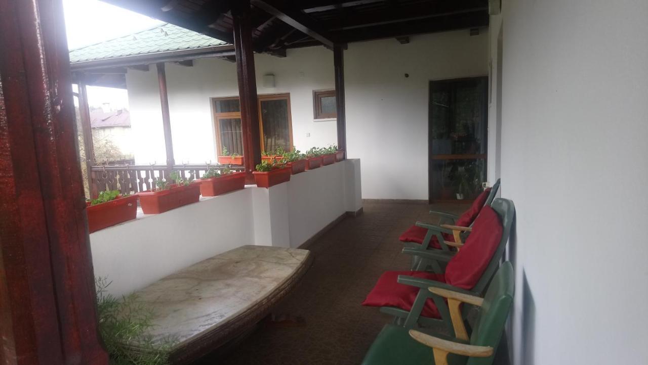 Casa "Ierusalim-Hozeva-Hozeva" Pensionat Minastirea Neamt Exteriör bild