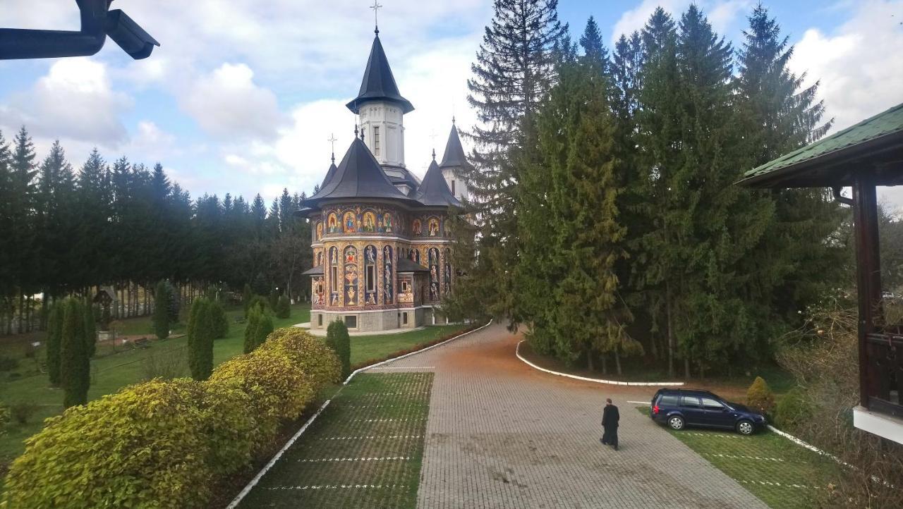 Casa "Ierusalim-Hozeva-Hozeva" Pensionat Minastirea Neamt Exteriör bild